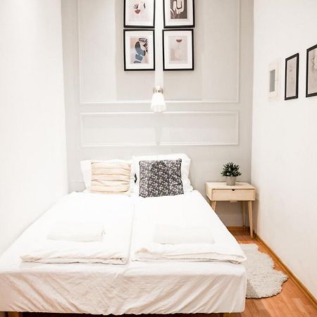 Stylish Central Location Kazincy Netflix 1Br Budapeşte Dış mekan fotoğraf