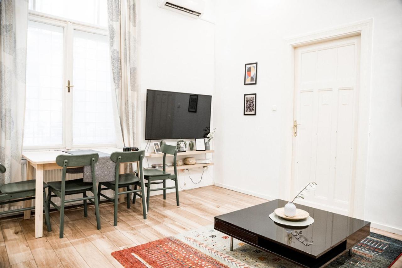 Stylish Central Location Kazincy Netflix 1Br Budapeşte Dış mekan fotoğraf